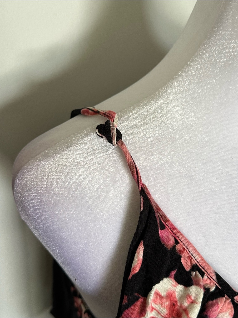 Doll’s Floral Maxi Essential Stylish Detailed Slip Dress in Black/Pink- Women’s - Picture 5 of 5